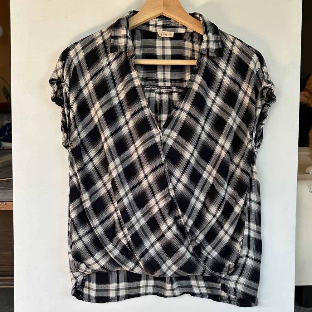 Hollister Black and White Plaid Blouse